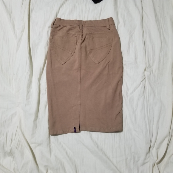 skirt - Picture 3 of 4